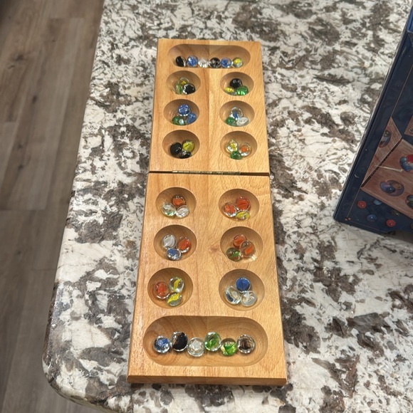 Solid wood 🪵 Mancala Oak finish wood board wit gemstone pieces in tin case - Picture 6 of 6